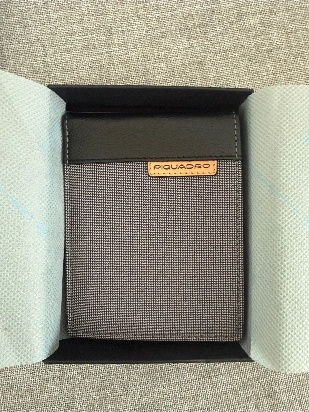 Piquadro blade collection Two-Tone Leather Bifold Wallet